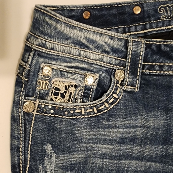 Miss Me Jean's Capris - Picture 5 of 7